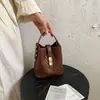Bolso cubo tejido de gran capacidad transfronterizo para mujer, nuevo bolso cruzado de moda 2026, bolso de mano y bolso de hombro versátil vintage