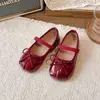 Zapatos de Cuero para Niñas 2026 Primavera y Otoño Nuevos Zapatos de Princesa para Niños Zapatos Individuales Estilo Ballet para Niñas Pequeñas Zapatos Plateados de Suela Suave para Bebés