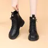Outono/Inverno 2026 Novos Botas Martin Britânicas Versáteis de Couro Macio Solado Grosso Oculto Aumenta Altura Bico Redondo Zíper Lateral Cadarço Sapatos Únicos
