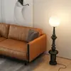 Sofá decorativo de salón romano de diseñador italiano, lámpara de pie decorativa, lámpara de mesa de resina de mediados de siglo para mesita de noche de dormitorio