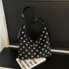 Bolsa casual de lunares de alta calidad para mujer 2026 nueva bolsa de mano de gran capacidad versátil para ir al trabajo bolsa de un solo hombro para el antebrazo
