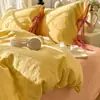 Estilo Ins, fresco e delicado, com amarrações de fita e um design de gaze dupla camada, um popular conjunto de cama de quatro peças, um conjunto de capa de edredom de três peças doce e feminino