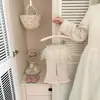 Novo suéter de bebê estilo coreano para meninas, camisa base estilosa com gola de renda, malha versátil para outono e inverno para bebês e crianças pequenas