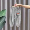 Calças casuais de outono e inverno para meninos e meninas, calças de moletom estilosas e modernas para crianças, estilo coreano, com bordado de desenho animado e forro de fleece