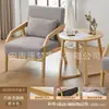 Conjunto de mesa e cadeiras de lazer para varanda um conjunto de três peças com uma mesa e duas cadeiras cadeira de sofá individual estilo log para pousada hotel tamanho grande