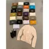 Suéter de punto fino de manga larga color verde limón y té, estilo coreano minimalista, versátil, corte ajustado, con bordes enrollados y cuello redondo. Otoño/Invierno 2026