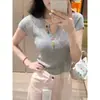 Camiseta de Tricô Manga Curta com Decote V e Botão Dopamina Estilo Coreano para Mulheres, Design de Verão Inspirado em Chanel, Top Único Elegante e Emagrecedor