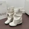 Botas de Salto Grosso Estilo Europeu e Americano Meio da Panturrilha Femininas 2026 Novas Outono Franzidas Franzidas Fivela de Cinto Versátil Emagrecedoras Botas para Calça