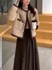 Casaco de Lã de Cordeiro Novo Estilo para Mulheres, Outono e Inverno 2026, Cardigan Curto Único e Super Estiloso em Estilo Inspirado em Chanel