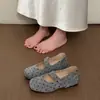 Outono de 2026: Elegantes sapatilhas Mary Jane novas em estilo retrô com bolinhas para mulheres, perfeitas para figuras baixinhas, com biqueira rasa e sola confortável e plana.