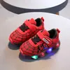Tênis Infantil com Luzes 2026 Primavera Novo Estilo Meninos Solado Macio Antiderrapante Respirável Tênis de Corrida Sapatos de Bebê