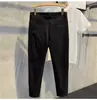 Nuevos pantalones cortos de verano para hombre, elegantes pantalones ajustados con un diseño fluido y sin arrugas, pantalones cónicos, pantalones casuales de moda para hombres jóvenes