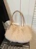 Bolso de mano de felpa de gran capacidad transfronterizo para mujer 2025 Otoño e Invierno Nuevo Bolso de hombro cruzado de moda de alta gama para el trabajo
