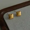 Brincos de Bolas Foscas Escovadas de Metal de Nicho Exquisito para Mulheres que se Deslocam, Sofisticados, Elegantes, Simples e Versáteis