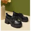 Mocasines de suela gruesa para mujer, nuevo modelo verano 2026, que aumentan la altura, versátiles y cómodos, zapatos de cuero negro, zapatos de vestir estilo británico