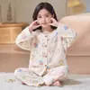 Los pijamas populares de este año para niñas son de algodón nube para primavera y otoño, de manga larga, dos piezas, para casa, para niñas pequeñas.