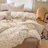 Juego de cuatro piezas de algodón puro Clase A para dormir sin nada, estilo ins de algodón fresco lavado con estampado de dibujos animados para dormitorio, juego de tres piezas con sábana bajera