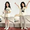 Conjunto de Tres Piezas de Dibujos Animados para Niñas Verano Nuevo Estilo Pijama de Manga Corta Ropa de Casa Súper Linda para Niños Conjunto de Pantalones Largos
