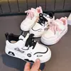 Zapatos casuales de piel para niños mayores, zapatillas deportivas con suela ligera para niños estudiantes, nuevos zapatos deportivos de moda 2026 para primavera y otoño para niñas