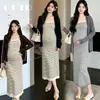 Moda Gestante outono e inverno novo estilo justo valoriza listrado tricô camisola vestido cardigã suéter doce conjunto de duas peças