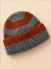 2026 Nuevo Gorro de Punto Rayado de Bloques de Color Otoño e Invierno Cálido Gorro de Lana Unisex Versátil Protección para los Oídos Gorro para el Frío