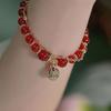 Pulsera de un solo paso estilo Tiktok imitación ágata roja con colgante de campana de viento antigua regalo para novia
