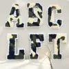 Toalla con Bordado de Letras Camufladas Ropa Cosida a Mano Mochila Escolar Bolso de Lona Chaqueta Sombrero Pantalones de Casa Top