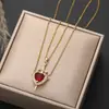 Collar de Traje Creativo Europeo y Americano de Flecha a Través del Corazón, Elegante Exquisito Colgante de Corazón con Espada de Circonita para Pareja Cadena de Clavícula