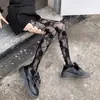Medias Negras de Estilo Oscuro con Rosa que Revelan la Pierna Lado Redes Sociales Jk Delgadas Caladas Jacquard Malla de Pescado