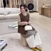 Conjunto de Primavera y Otoño para Niñas 2026 Nuevo Dulce Estilo Coreano Niños Medianos y Grandes Top de Capa Base de Cachemira Pantalones Cortos de Cuadros