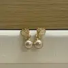 2024 Nueva Llegada Aretes Coreanos de Mariposa y Perla para Mujer Elegantes Dulces Combinables Aretes Nicho Lujo Ligero Alta Gama