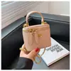 Bolsa bordada acolchoada com padrão losangular de alta qualidade, nova coleção 2026 para mulheres, bolsa transversal moderna e versátil, bolsa de mão super quente e requintada, bolsa tote pequena