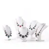 Estante para exhibir collares cuello forma humana estante para pulseras estante modelo portátil gamuza mostrador estante beige colgante de jade