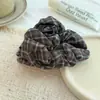 Grampo de Tubarão Tecido Xadrez Retrô Estilo Coreano Grampo de Garra Plissado Outono/Inverno Grampo de Cabelo para Coque na Parte de Trás da Cabeça Acessório de Cabelo Versátil para o Dia a Dia