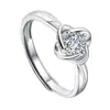 Anillo de pareja de trébol de cuatro hojas con incrustaciones de diamantes un par de anillos de propuesta de matrimonio simples y de moda estilo Mori para hombres y mujeres anillo pequeño de flores frescas