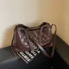 Nova bolsa de ombro feminina primavera-verão, bolsa transversal tipo balde leve com padrão de diamante, luxo nicho grande capacidade 2026