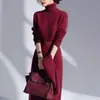 Vestido suéter de punto de alta gama coreano minimalista elegante para mujer, de cuello alto, estilo OL, hasta la rodilla, para otoño e invierno, con cinturón