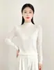 Camisa Base de Veludo Andi Designer para Mulheres, Novo Suéter de Malha Macia com Manga Longa para Outono/Inverno, Gola Alta Meia e Detalhe de Strass