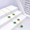 Pulseira de Aço Titânio Trevo da Sorte Flor de Cinco Folhas, Simples e Fashion, Versátil, Estilo de Luxo Leve, Conjunto de Joias de Madrepérola Dupla Face
