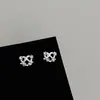 [Colección de Pendientes de Diamante Plateado] Casuales, Pequeños, Exquisitos y los Más Fáciles de Combinar Pendientes Dulces y Femeninos Venta al por Mayor