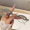 Nuevas Gafas de Sol Ovaladas Elegantes y con Estilo, Acentos de Diamante, Tendencia Callejera Europea y Americana, Marco Pequeño, Protección UV, Sensación de Alta Gama para Mujeres