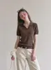 Camiseta de Manga Corta para Mujer, Color Café, Hueca, Cuello en V, Estilo Old Money, Holgada para Verano, Elegante y Versátil, Adelgazante, Ligera