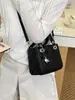 Bolso de diseñador de nicho transfronterizo para mujer, nuevo modelo primavera 2026, bolso cuadrado pequeño simple de alta calidad, bolso de hombro y para debajo del brazo