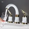 Gabinete de Baño Estilo Europeo Lavabo Lavamanos Lavabo de Encimera Grifo Caliente y Frío Separados Juego de Tres Piezas Cuatro Piezas Accesorios