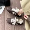 Nuevos Zapatos de Entrenamiento Casuales de Cuero Sintético a Rayas de Moda con Suela Plana para Mujer, Zapatillas Versátiles con Cordones para Estudiantes, Otoño 2026
