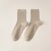 Meias esportivas de costura dupla para primavera, outono e inverno, resistentes a odores, antibacterianas, meias com listras verticais, meias de cano médio, meias masculinas, cor sólida, algodão, massagem, para negócios, absorventes de suor