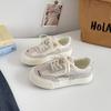 Zapatos Blancos Casuales Estilo Coreano Tenis con Suela Gruesa para Entrenamiento Moral para Mujer 2025 Nuevo Diseño de Nicho Chic Estilo Hong Kong Punta Redonda 6667