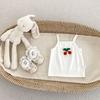 Conjunto de bebê estilo coreano 2025 verão bebê menina estilo ocidental top de suspensório de cereja pequena saia sobreposta que combina com tudo conjunto de duas peças