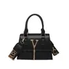 La popular bolsa de rombos de hilo bordado de este año para mujer 2025 nueva bolsa de hombro textura de estilo extranjero cadena bandolera bolsa cuadrada pequeña
