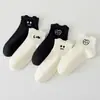 Calcetines de rayas blancas y negras de fábrica para niños, lindos con cara sonriente, calcetines cortos de malla para primavera y verano, no se caen, con letras de tubo corto transpirable